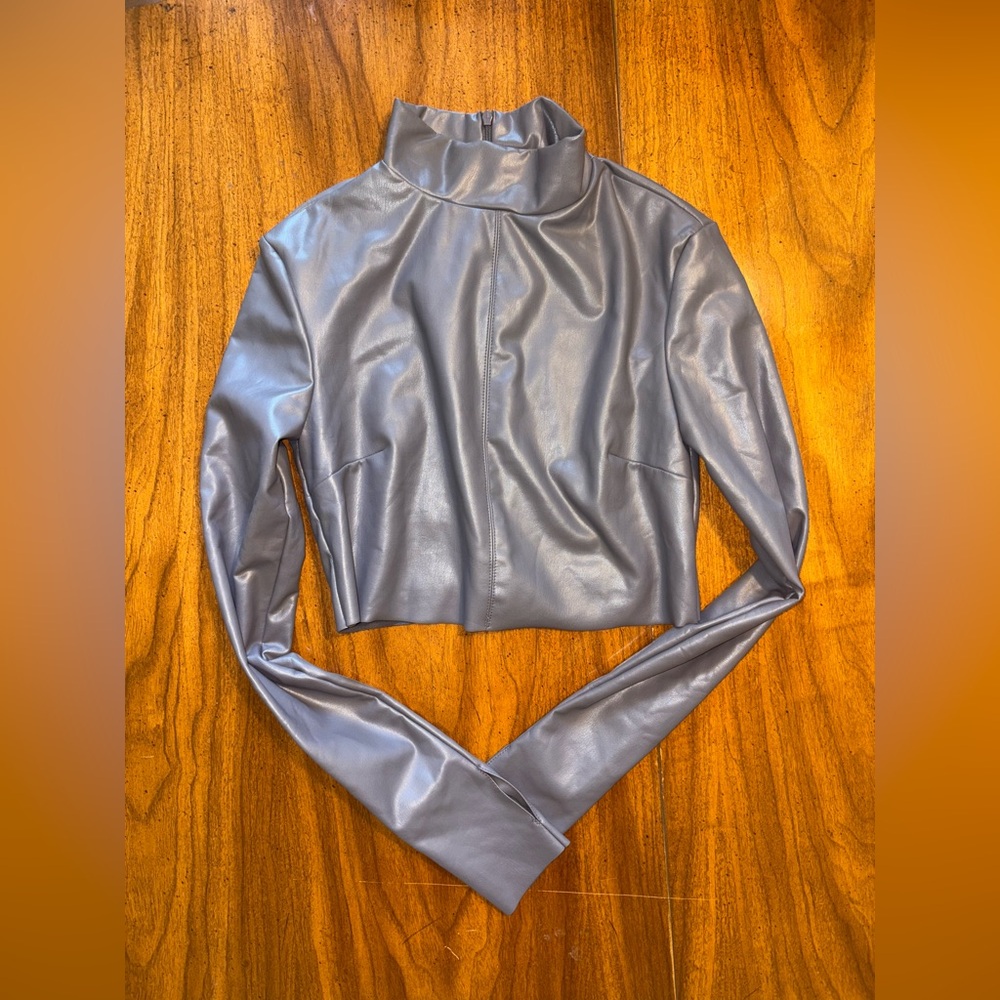 Forever 21 Crop Long Sleeve Size Women’s Small